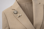 Blazer “Golden Muse” Sartoriale con Dettagli Iconici