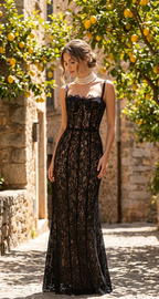 Abito “Midnight Lace” Eleganza Sensuale