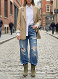 Blazer “Golden Muse” Sartoriale con Dettagli Iconici