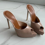 Mule Platform “Velvet Noir” – Tacco Stiletto Iconico